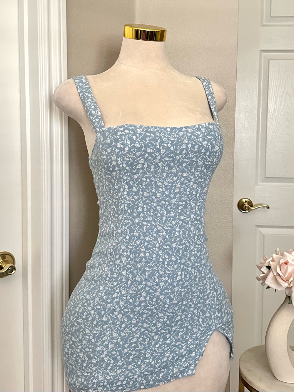 Skylar + Madison Light Blue Floral Square Neck Mini Dress w/ Side Slit Sz L